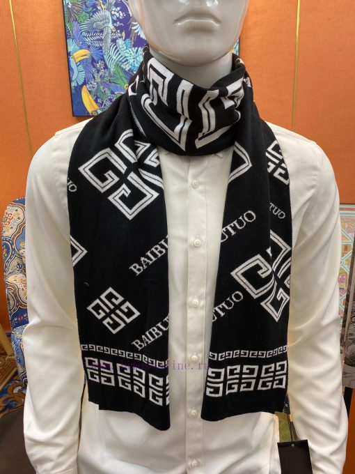 Givenchy is extremely fond of our men's scarves and cherishes them. There are very few men'sznthw0tq - Image 3