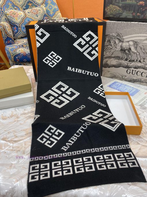 Givenchy is extremely fond of our men's scarves and cherishes them. There are very few men'sznthw0tq - Image 11