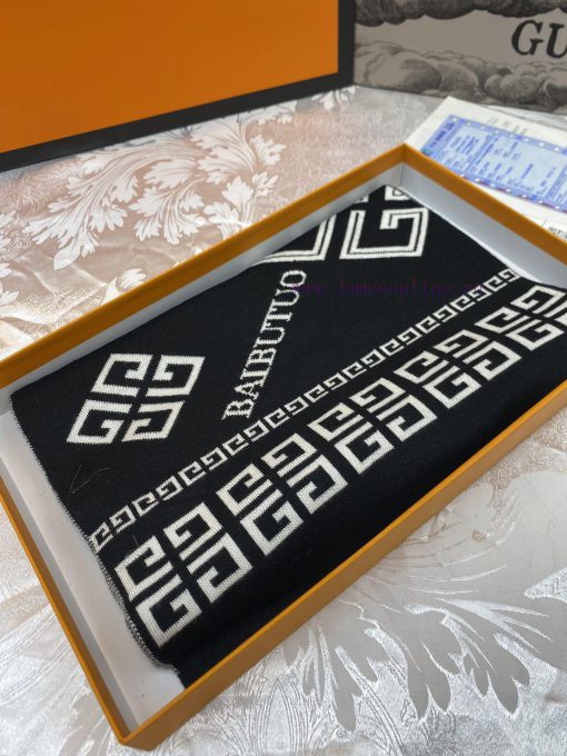 Givenchy is extremely fond of our men's scarves and cherishes them. There are very few men'sznthw0tq - Image 13