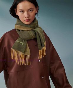 H Home's premium H Double Striped Cashmere Long Scarf is a high-end product imported from Cheji8bx3q