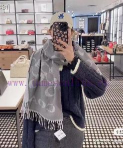 The classic C logo double-sided shawl of Coach by Coach is also so beautiful, not only in teeadxabkq
