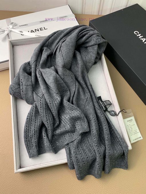 C's new collection of hollow knitted cashmere scarves is coming, exuding a bohemian style. To0d1sq0l - Image 10