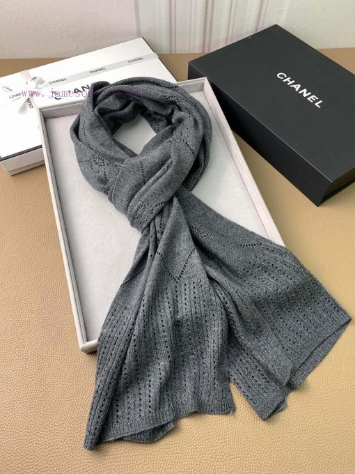 C's new collection of hollow knitted cashmere scarves is coming, exuding a bohemian style. To0d1sq0l - Image 16