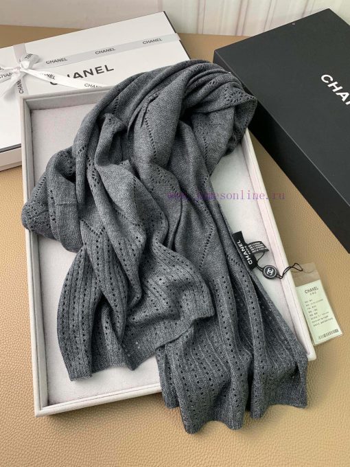 C's new collection of hollow knitted cashmere scarves is coming, exuding a bohemian style. To0d1sq0l - Image 17