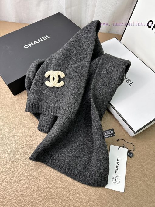 The new double C hollow diamond grid patterned cashmere shawl from C family is truly exquisi0bqm86m3 - Image 7