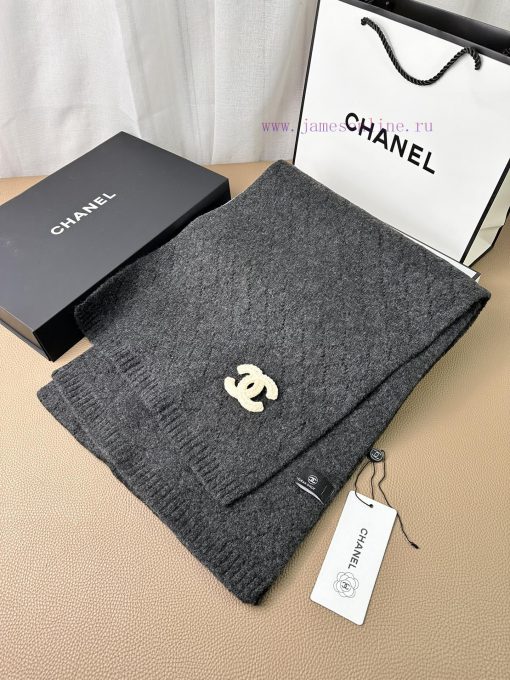 The new double C hollow diamond grid patterned cashmere shawl from C family is truly exquisi0bqm86m3 - Image 12