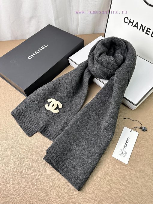 The new double C hollow diamond grid patterned cashmere shawl from C family is truly exquisi0bqm86m3 - Image 13