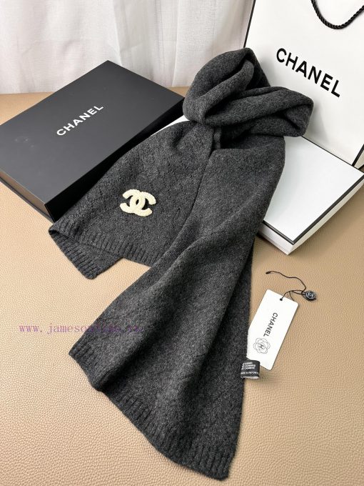 The new double C hollow diamond grid patterned cashmere shawl from C family is truly exquisi0bqm86m3 - Image 14