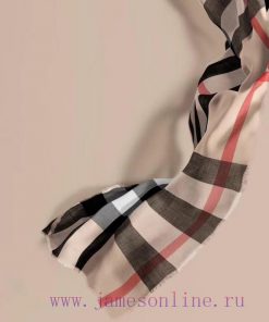 Burberry~The fabric has clear patterns and is made of excellent Nepalese cashmere material. vzq5j7a3