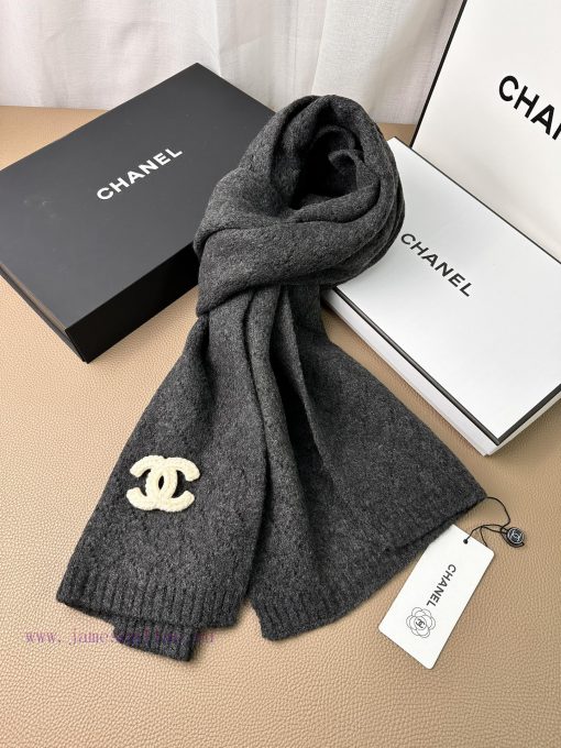 The new double C hollow diamond grid patterned cashmere shawl from C family is truly exquisi0bqm86m3 - Image 15