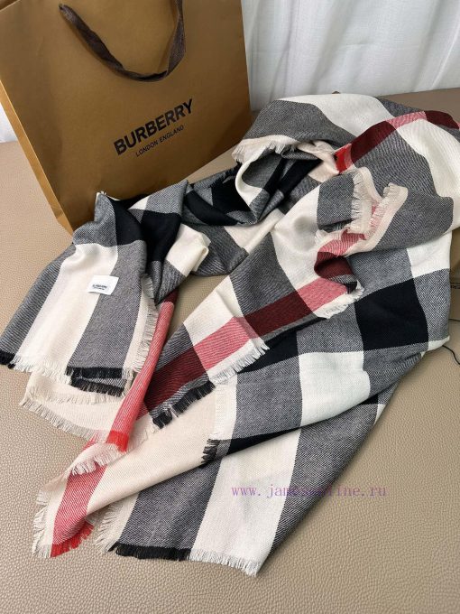 Burberry~The fabric has clear patterns and is made of excellent Nepalese cashmere material. vzq5j7a3 - Image 4