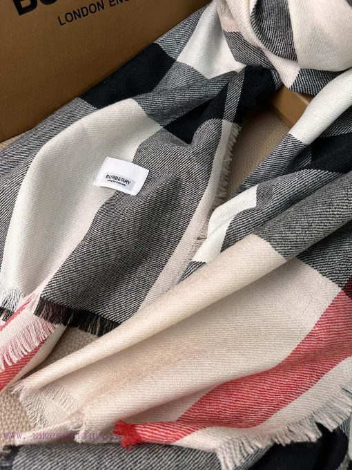 Burberry~The fabric has clear patterns and is made of excellent Nepalese cashmere material. vzq5j7a3 - Image 8