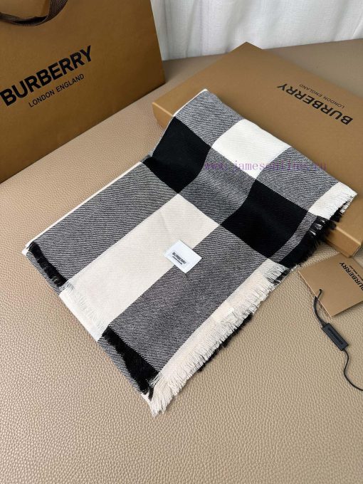 Burberry~The fabric has clear patterns and is made of excellent Nepalese cashmere material. vzq5j7a3 - Image 12