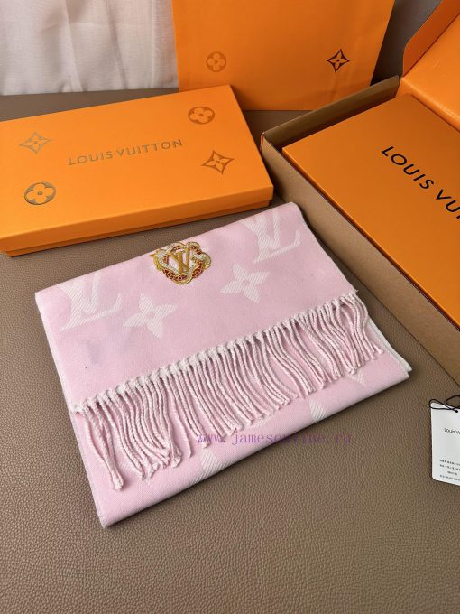 The LvPrecious Dragon LV Essential scarf welcomes the Lunar New Year with classic brand elemg7jpt72x - Image 12