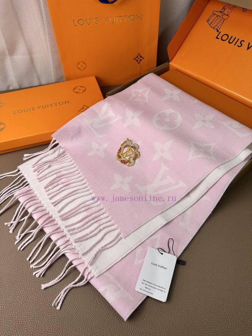 The LvPrecious Dragon LV Essential scarf welcomes the Lunar New Year with classic brand elemg7jpt72x - Image 14