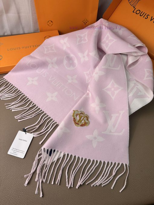 The LvPrecious Dragon LV Essential scarf welcomes the Lunar New Year with classic brand elemg7jpt72x - Image 18