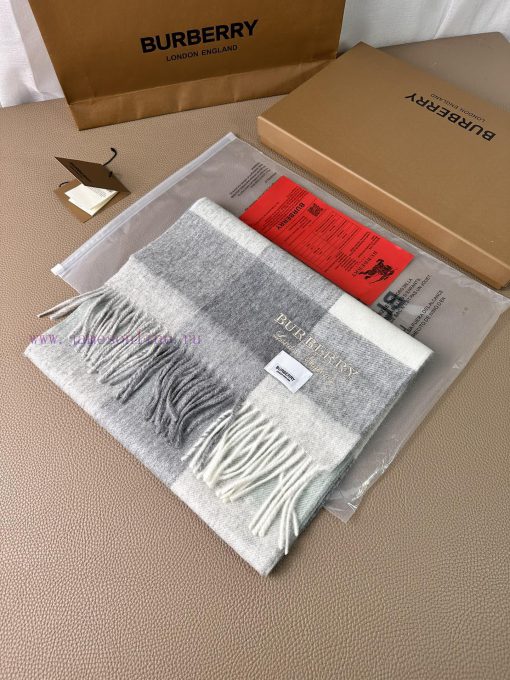 Bu's men's cashmere scarf is highly praised and kept for personal use. It is a rare high-endf3jplpeg - Image 2