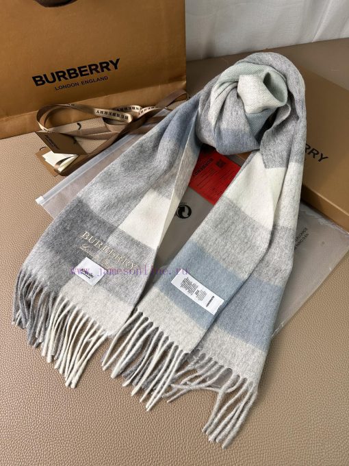 Bu's men's cashmere scarf is highly praised and kept for personal use. It is a rare high-endf3jplpeg - Image 8