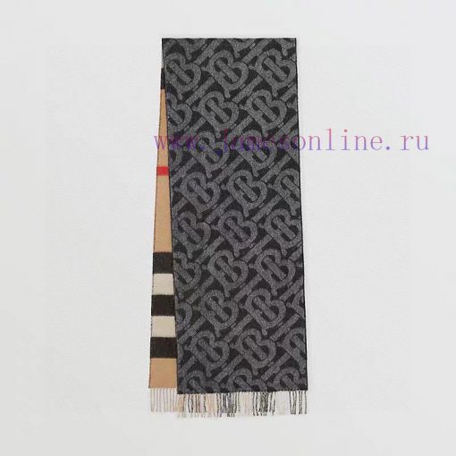 The Burberry double-sided scarf features the latest Tb print on one side and classic plaid d0cdvuz70 - Image 2