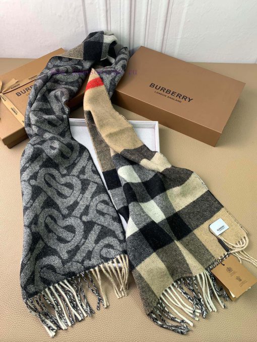 The Burberry double-sided scarf features the latest Tb print on one side and classic plaid d0cdvuz70 - Image 6