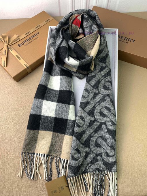 The Burberry double-sided scarf features the latest Tb print on one side and classic plaid d0cdvuz70 - Image 8