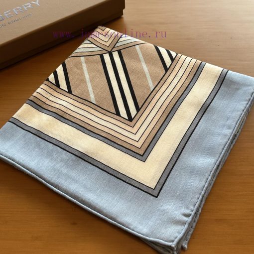 It feels like the gentlest scarf in Burberry's entire collectionNew Release ️Classic letter 4f06tu7o - Image 2