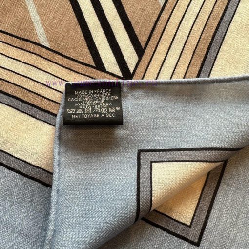 It feels like the gentlest scarf in Burberry's entire collectionNew Release ️Classic letter 4f06tu7o - Image 3