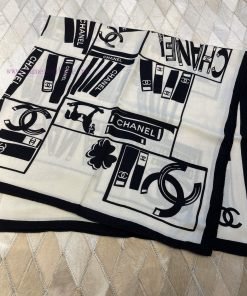 New Release ️High end Edition 𝐂𝐡𝐚𝐧𝐞𝐥 Spring New Collection "Window Silk Scarf" Classic Black2hakxxuu