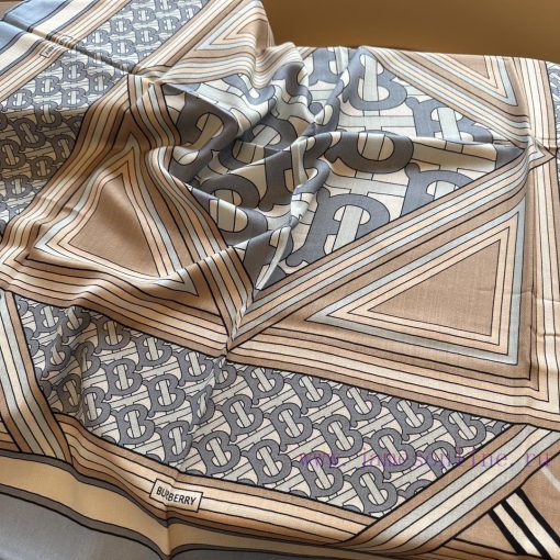 It feels like the gentlest scarf in Burberry's entire collectionNew Release ️Classic letter 4f06tu7o - Image 6
