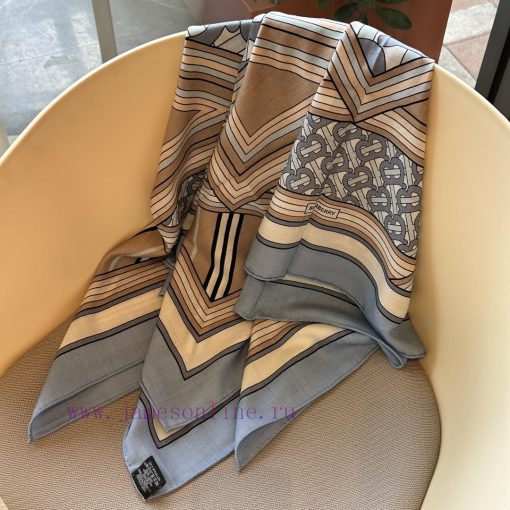 It feels like the gentlest scarf in Burberry's entire collectionNew Release ️Classic letter 4f06tu7o - Image 8