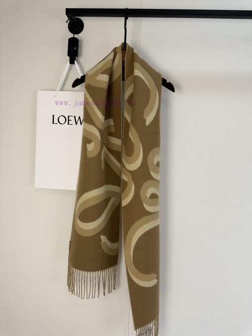 Loewe's new product in stock is super beautiful, and the new scarf is highly recommended. Iti1m3md88 - Image 7