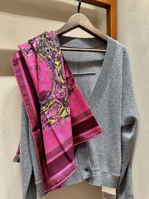 Color code 1 ⃣ This year, various brands are using 'magenta plum'This square scarf is adorneouz96j1x - Image 7