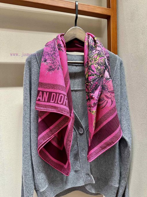 Color code 1 ⃣ This year, various brands are using 'magenta plum'This square scarf is adorneouz96j1x - Image 8