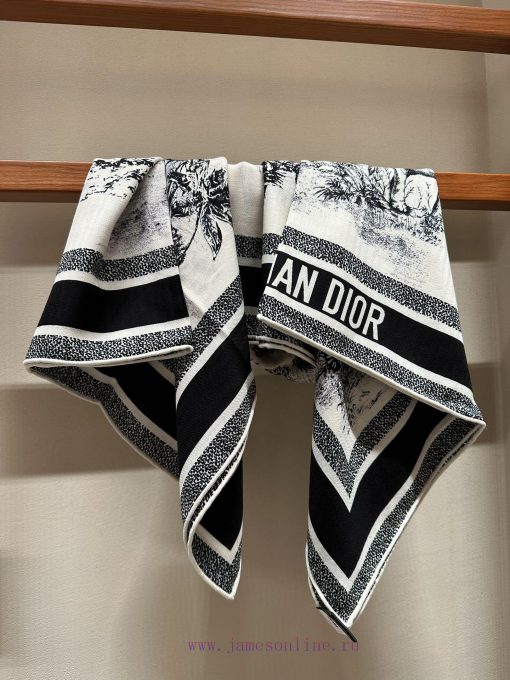 Color code 3 ⃣ Classic Black and WhiteThis square scarf is adorned with the Voyage Ruffo prid4kiplt0 - Image 8