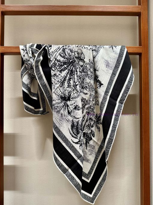 Color code 3 ⃣ Classic Black and WhiteThis square scarf is adorned with the Voyage Ruffo prid4kiplt0 - Image 9