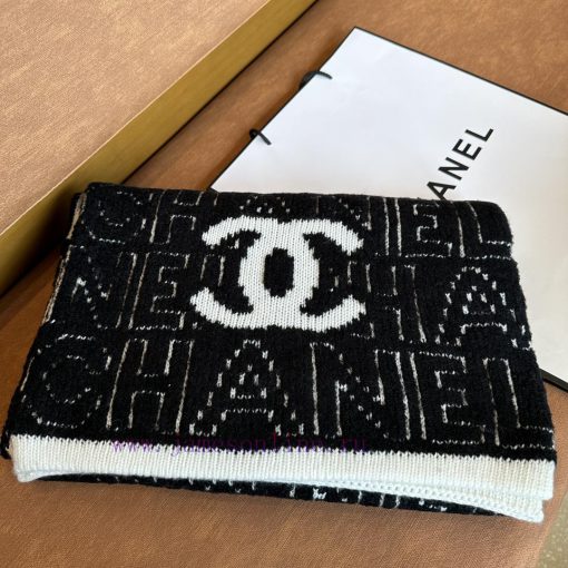 The design of CHANEL jacquard letters is very three-dimensional, with a visually textured anfwt20hzc