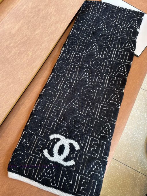 The design of CHANEL jacquard letters is very three-dimensional, with a visually textured anfwt20hzc - Image 7
