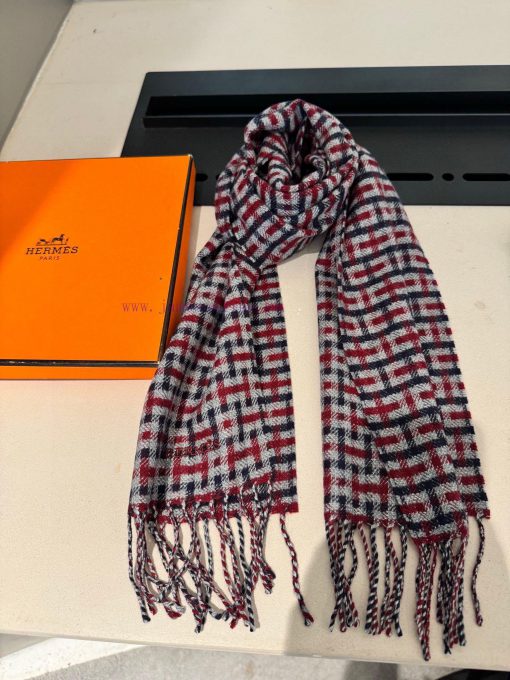 Top selling item of the year at Herm è s: The Scottish H scarf is highly recommended. This c3sz2e43p - Image 8