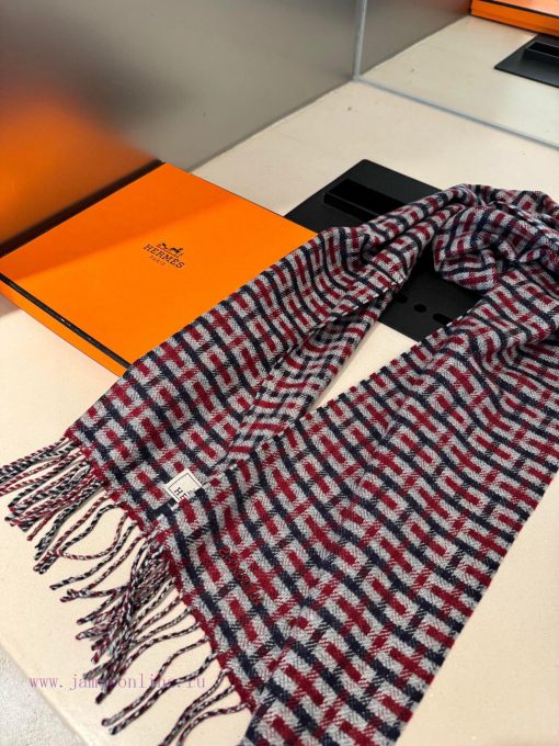Top selling item of the year at Herm è s: The Scottish H scarf is highly recommended. This c3sz2e43p - Image 9