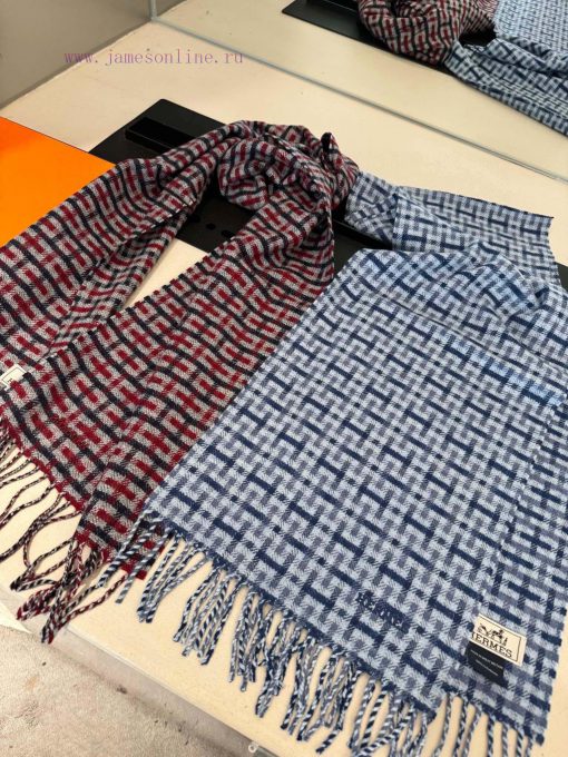 Top selling item of the year at Herm è s: The Scottish H scarf is highly recommended. This c3sz2e43p - Image 10