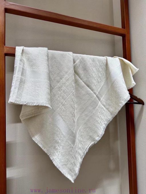 Dior has launched a new product140 * 140 Sparkling Silver Square ScarfThree color and three 9wderh4t - Image 5