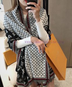 European version of the best-selling scarf, the new Lv four sided beard scarf, letter color xr0jr7cd