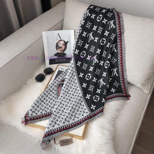 European version of the best-selling scarf, the new Lv four sided beard scarf, letter color xr0jr7cd - Image 8