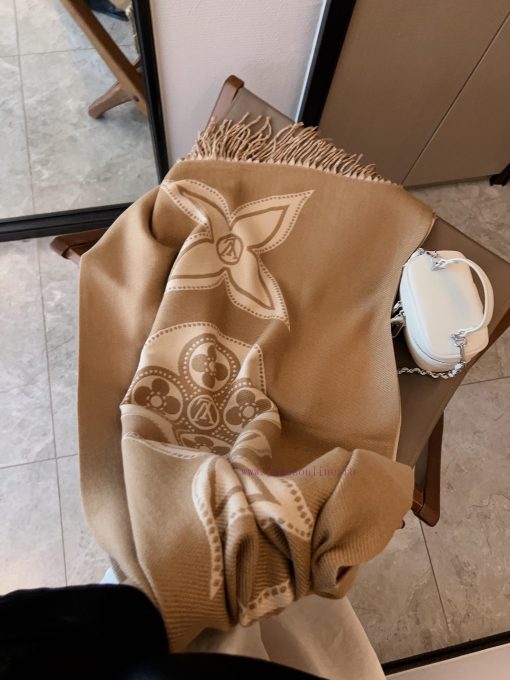 The Ultimate Shine scarf is a masterpiece in the LV series, with unparalleled nobility and s31eddwhn - Image 4