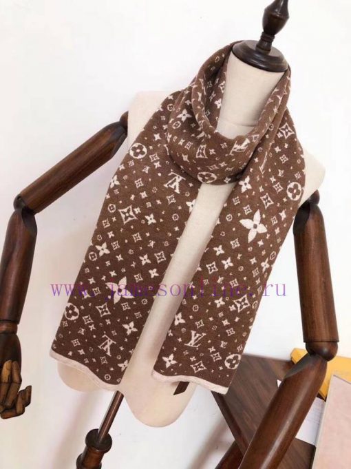 LV Louis Vuitton men's wool knitted fabric is super weighty. Any man can handle it, whether 602802o4