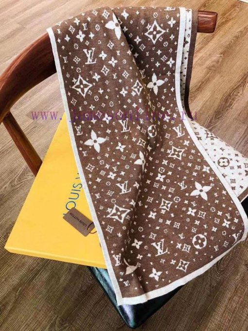 LV Louis Vuitton men's wool knitted fabric is super weighty. Any man can handle it, whether 602802o4 - Image 9