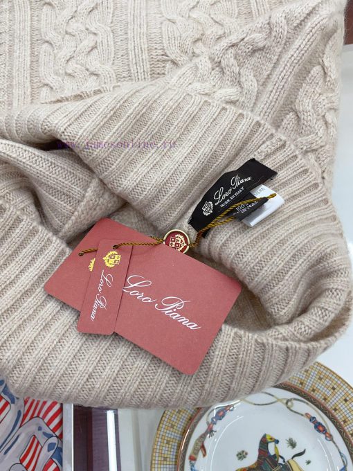 Loro Piana Beef LP Knitted Neck Hoodie is both a neck and a hat, with an elastic band designha5q7zeg - Image 7
