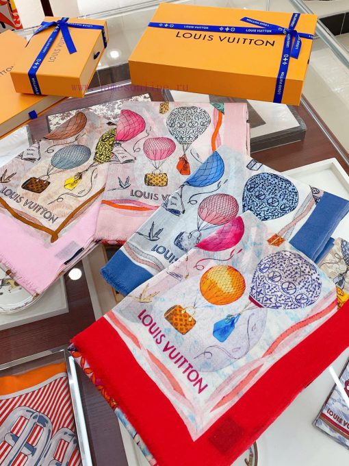 The new synchronized LV hot air balloon scarf showcases the travel spirit and pattern fusionfxg2vtce - Image 3