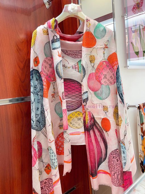 The new synchronized LV hot air balloon scarf showcases the travel spirit and pattern fusionfxg2vtce - Image 4