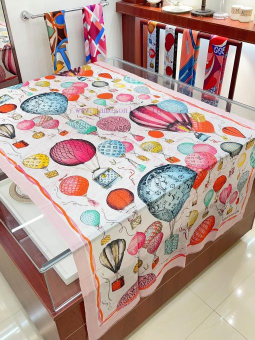 The new synchronized LV hot air balloon scarf showcases the travel spirit and pattern fusionfxg2vtce - Image 6